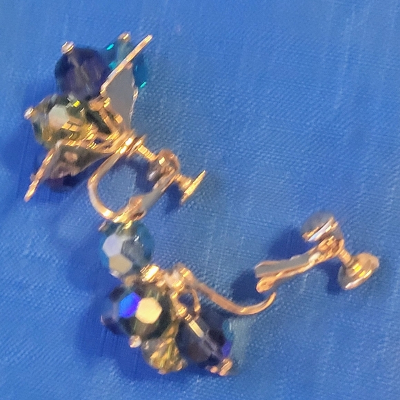 Gorgeous & Bright Vintage Blue Green Crystal Aurora Borealis Dangle Gold Clip On - Picture 6 of 6